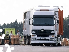 Ciągnik i Przyczepa, Ciągnik Mercedes