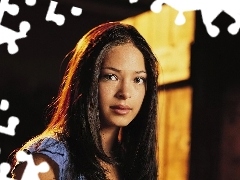Buzia, Kristin Kreuk