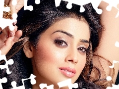 Brunetka, Pierścionek, Shriya Saran