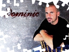 niebieskie oczy, bródka, Dominic Purcell