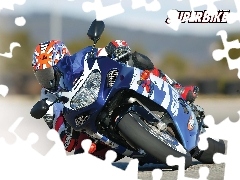 światła , kask, koła, siedzenie , Motory Suzuki, kierowni