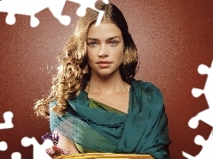 Denise Richards, szal, usta