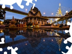 Saphan Bhumibol, Bangkok, Hotel