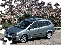 Nissan Almera Tino