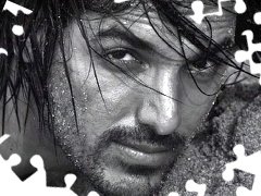 Twarz, Zarost, John Abraham
