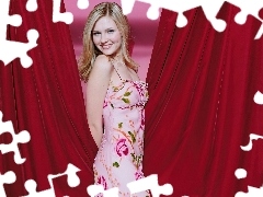 Czerwone Zasłony, Kirsten Dunst