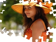 Kapelusz, Sneha Ullal
