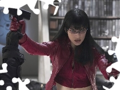 Uzi, Milla Jovovich