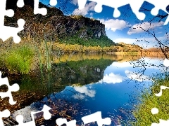 Góry, Trzciny, Jezioro