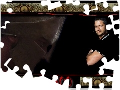 maska, czarna koszulka, Gerard Butler
