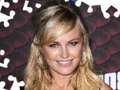 Makijaż, Uśmiechnięta, Malin Akerman