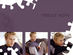 jasne włosy, szary sweterek, Heath Ledger