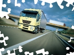 Żółte Iveco