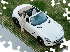 Mercedes-Benz SLS Roadster, Kobieta