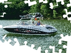Jezioro, motorówka