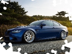 Drzewa, Droga, Niebieskie, BMW M5