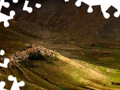 Umbria, Pola, Miasteczko, Góry, Włochy, Łąki