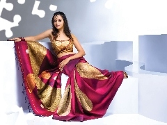 Sari, Kobieta