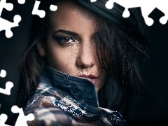 Brunetka, Kobieta
