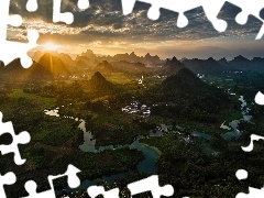 Rzeka Gui Jiang, Chiny, Promienie słońca, Góry Maoer Shan, Li River, Region Kuangsi