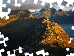 Morze, Góry, Szczyty, Norwegia, Chmury, Wyspa Senja