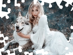 Cessy We, Blondynka, Rozmycie, Pies, Trawa, Modelka, Kobieta