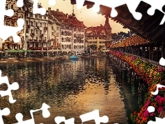 Rzeka Reuss, Szwajcaria, Kwiaty, Budynki, Most Kapelbrucke, 
