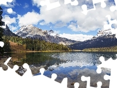 Las, Drzewa, Kanada, Jezioro Emerald Lake, Prowincja Kolombia Brytyjska, Góry, Park Narodowy Yoho, Chmury