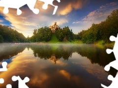 Zamek Trakoscan, Jezioro, Odbicie, Drzewa, Wzgórze, Chmury, Chorwacja