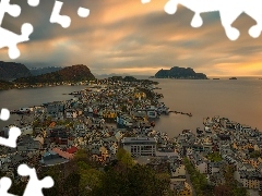 Góry, Alesund, Morze Norweskie, Region More og Romsdal, Norwegia, Domy, Chmury