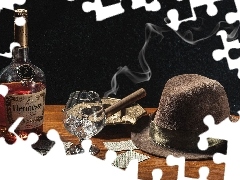Dym, Koniak Hennessy, Kapelusz, Cygaro, Karty, Popielniczka, Kieliszek