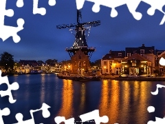 Rzeka Spaarne, Domy, Haarlem, Holandia, Noc, Wiatrak