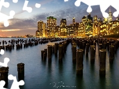 Nowy Jork, Kołki, Stany Zjednoczone, Cieśnina East River, Wieżowce, Brooklyn, Manhattan, Oświetlone