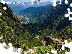 Swanetia, Gruzja, Wieś Mazeri, Góry Swaneckie, Drzewa, Dol