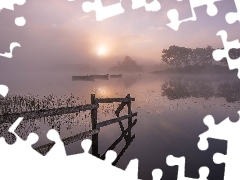 Wschód słońca, Knapps Loch, Mgła, Drzewa, Jezioro, Łódki, Szkocja