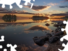 Kamienie, Zachód słońca, Drzewa, Brzeg, Jezioro