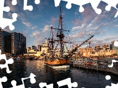 Żaglowiec, Wieżowce, Port, Miasto