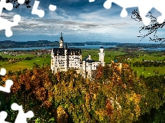 Lasy, Zamek Neuschwanstein, Niemcy, Drzewa, Bawaria, Wzgórze, Jesień, Pola