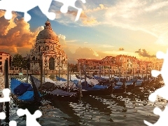 Chmury, Przystań, Łodzie, Wschód słońca, Domy, Wenecja, Canal Grande, Włochy, Poranek, Gondole