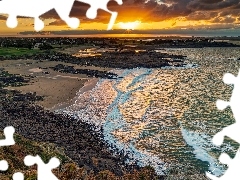 Morze, Wybrzeże, Zachód słońca, Skały, Bretania, Francja, Domy, Pointe de la Garde Guerin, Plaża