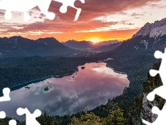 Lasy, Zachód słońca, Góry, Drzewa, Jezioro