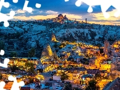 Domy, Skały, Turcja, Wieczór, Kapadocja, Oświetlone, Miasto Goreme, Park Narodowy Goreme
