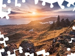 Formacja Old Man of Storr, Wyspa Skye, Cieśnina, Jeziora, Wzgórza, Szkocja, Półwysep Trotternish, Wschód słońca, Skały, The Storr
