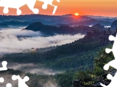 Góry Połabskie, Lasy, Niemcy, Drzewa, Wschód słońca, Skały, Park Narodowy Saskiej Szwajcarii, Mgła