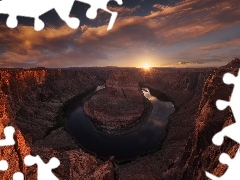 Rzeka, Park Narodowy Glen Canyon, Zakole, Kolorado River, Chmury, Stany Zjednoczone, Arizona, Kanion, Skały, Zachód słońca, Horseshoe Bend
