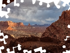 Park Narodowy Canyonlands, Krąg kamienny, Chmury, False Kiva, Skały, Stan Utah, Stany Zjednoczone, Kanion