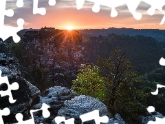 Las, Drzewa, Skały, Zachód słońca, Saksonia, Niemcy, Gó