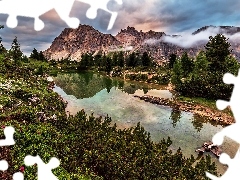 Limides Lago, Jezioro, Góry, Dolomity, Tyrol, Włochy, Drzewa, Krzewy, Mgła