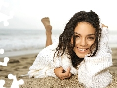 Sweterek, Plaża, Vanessa Hudgens, Biały, Uśmiechnięta