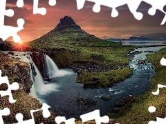 Góra Kirkjufell, Wodospad Kirkjufellsfoss, Zachód słońca